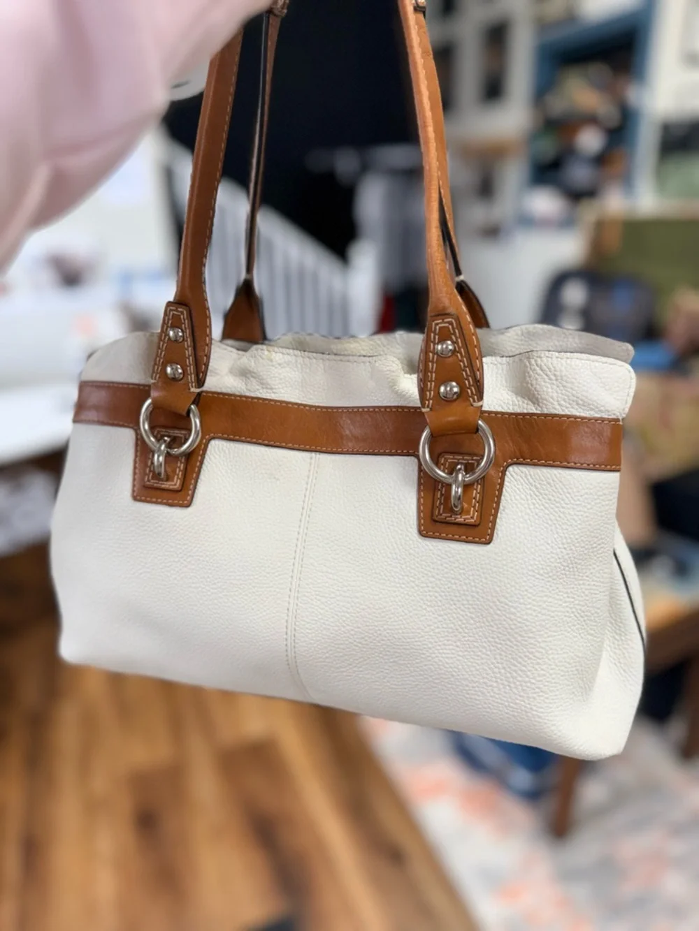 SOLD
Coach Penelope Pebbled Leather Tote | Cream & Saddle | EUC - Picture 3 of 12